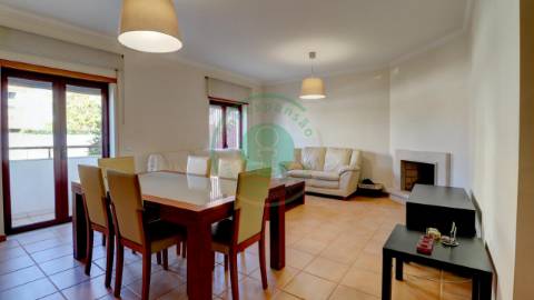 - Arrenda-se apartamento T3, situado numa zona...