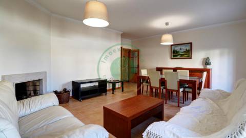 - Arrenda-se apartamento T3, situado numa zona...