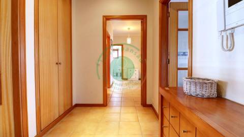 - Arrenda-se apartamento T3, situado numa zona...