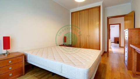 - Arrenda-se apartamento T3, situado numa zona...