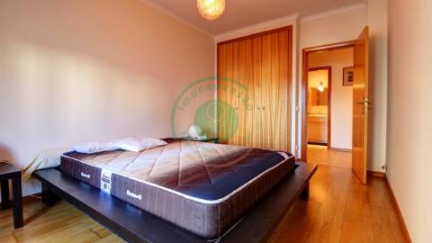 - Arrenda-se apartamento T3, situado numa zona...