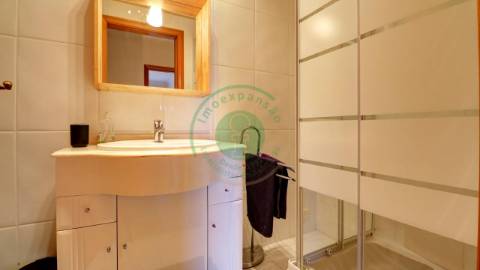 - Arrenda-se apartamento T3, situado numa zona...