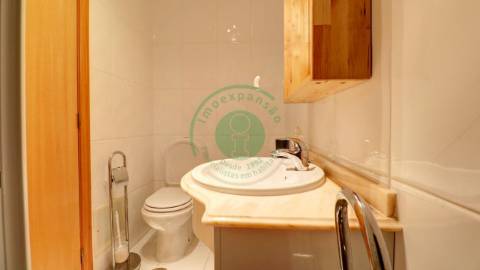 - Arrenda-se apartamento T3, situado numa zona...