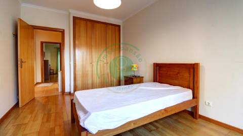 - Arrenda-se apartamento T3, situado numa zona...