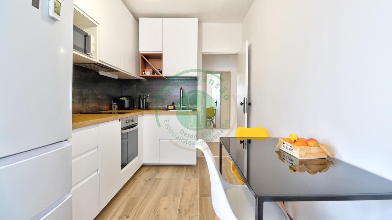 - Vende-se apartamento T2 totalmente renovado na...