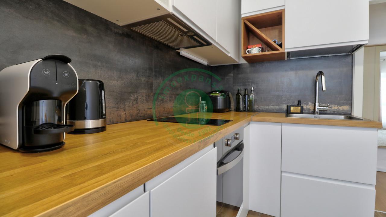 - Vende-se apartamento T2 totalmente renovado na...