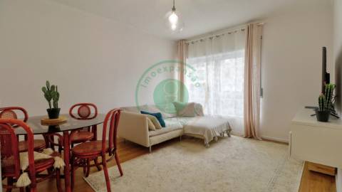 - Vende-se apartamento T2 totalmente renovado na...