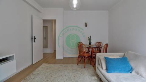 - Vende-se apartamento T2 totalmente renovado na...