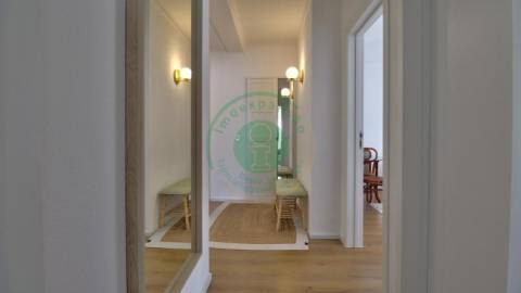 - Vende-se apartamento T2 totalmente renovado na...