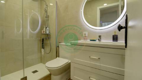 - Vende-se apartamento T2 totalmente renovado na...