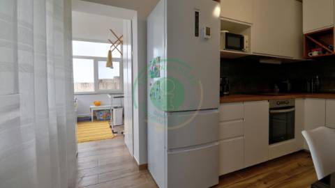 - Vende-se apartamento T2 totalmente renovado na...