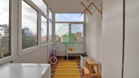 - Vende-se apartamento T2 totalmente renovado na...