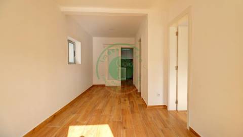 - Arrenda-se andar de moradia T2 na Figueira da...