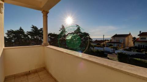 - Vende-se moradia T4 com piscina, localizada na...