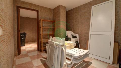 - Vende-se moradia T4 com piscina, localizada na...