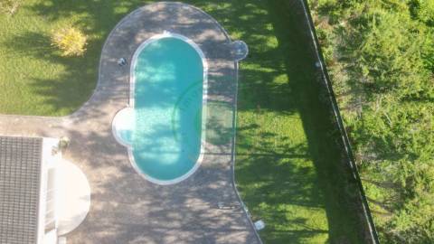 - Vende-se moradia T4 com piscina, localizada na...