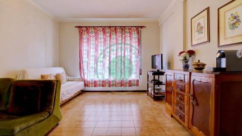 - Vende-se apartamento T2 na Figueira da Foz,...