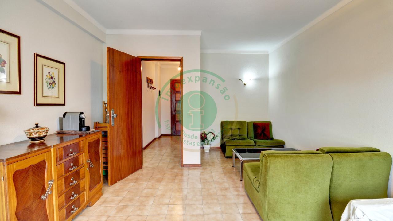 - Vende-se apartamento T2 na Figueira da Foz,...