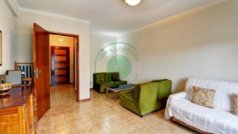 - Vende-se apartamento T2 na Figueira da Foz,...