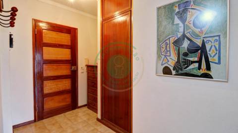 - Vende-se apartamento T2 na Figueira da Foz,...
