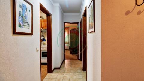 - Vende-se apartamento T2 na Figueira da Foz,...