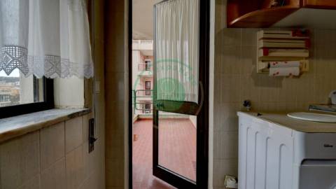 - Vende-se apartamento T2 na Figueira da Foz,...