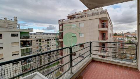 - Vende-se apartamento T2 na Figueira da Foz,...