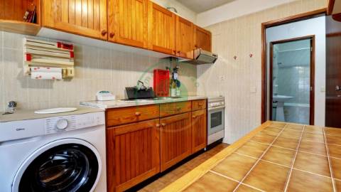 - Vende-se apartamento T2 na Figueira da Foz,...