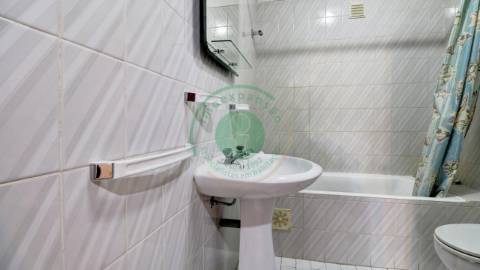 - Vende-se apartamento T2 na Figueira da Foz,...