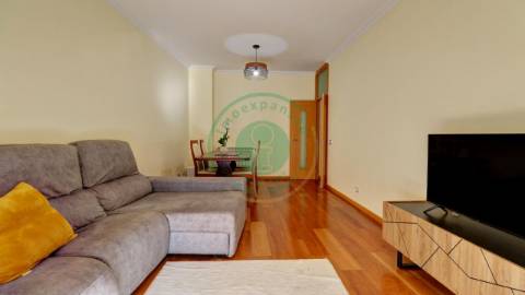 - Arrenda-se apartamento T2 com garagem na...