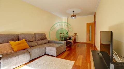 - Arrenda-se apartamento T2 com garagem na...