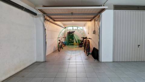 - Arrenda-se apartamento T2 com garagem na...