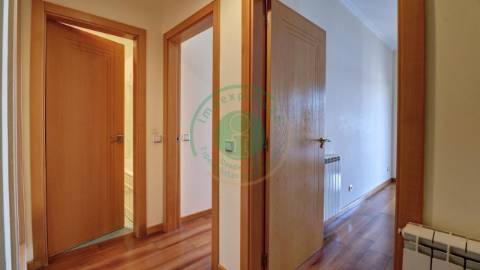 - Arrenda-se apartamento T2 com garagem na...