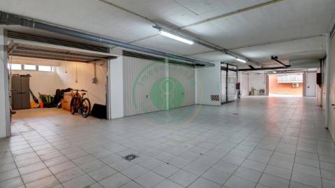 - Arrenda-se apartamento T2 com garagem na...