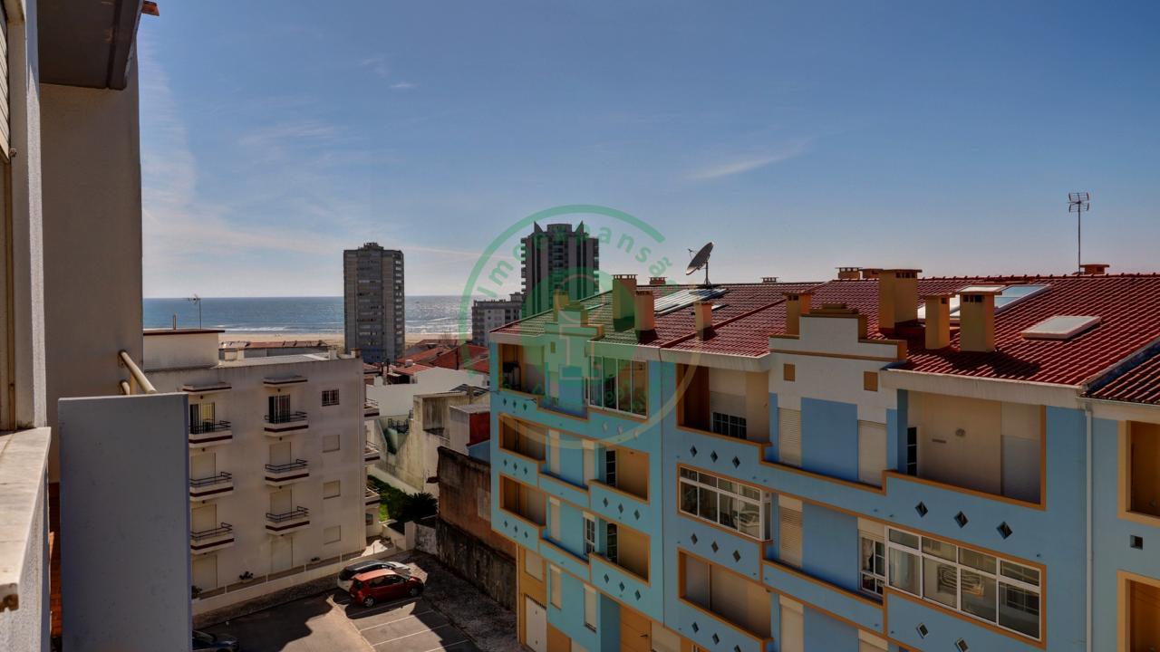 - Vende-se apartamento T2 na Figueira da Foz, em...