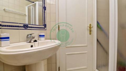 - Vende-se apartamento T2 na Figueira da Foz, em...