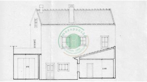 - Vende-se moradia T5 com zona exterior, terraço...