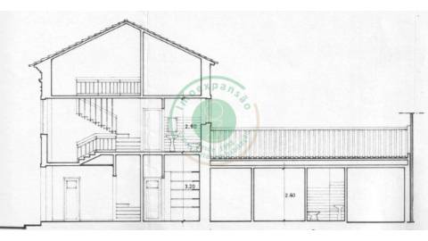 - Vende-se moradia T5 com zona exterior, terraço...