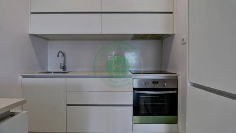 -  Vende-se T1K remodelado na Figueira da Foz,...
