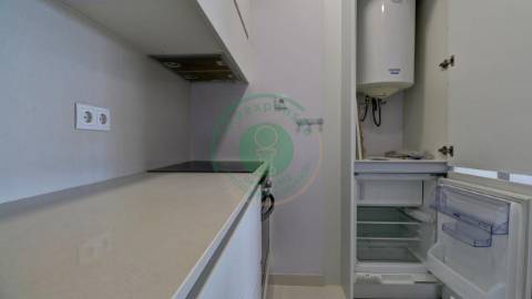 -  Vende-se T1K remodelado na Figueira da Foz,...