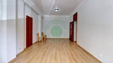 - Vende-se apartamento T1 na Figueira da Foz, em...