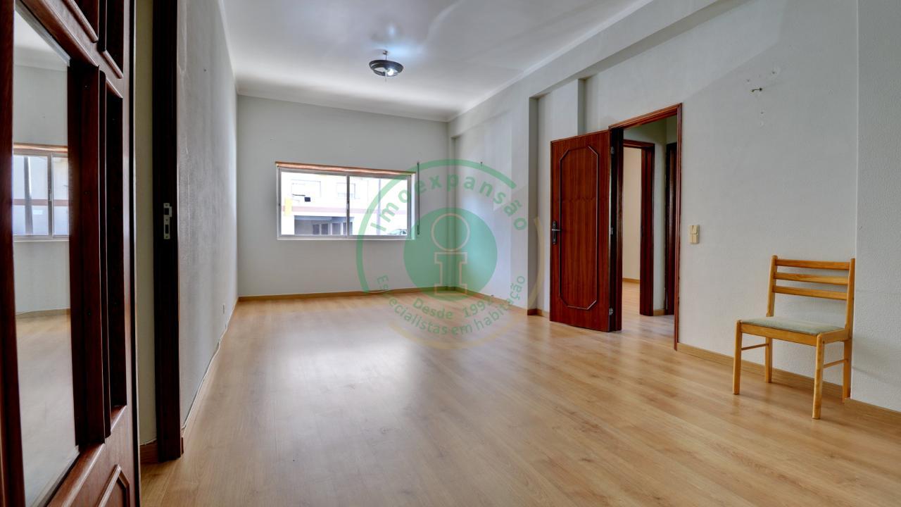 - Vende-se apartamento T1 na Figueira da Foz, em...
