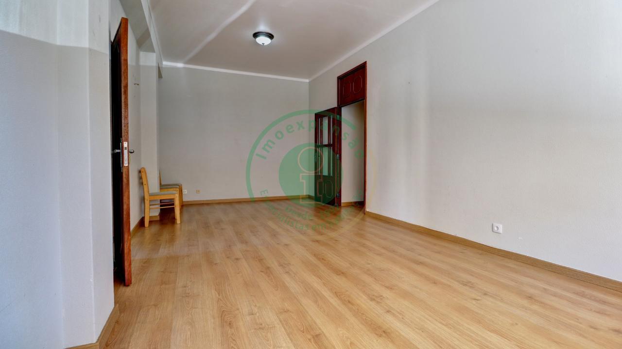 - Vende-se apartamento T1 na Figueira da Foz, em...