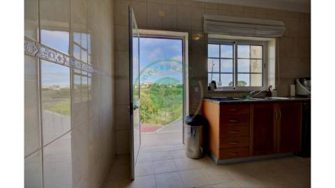 - Vende-se moradia T3 na Figueira da Foz, em zona...