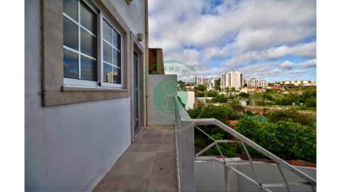 - Vende-se moradia T3 na Figueira da Foz, em zona...
