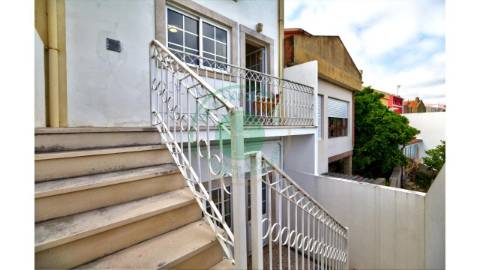 - Vende-se moradia T3 na Figueira da Foz, em zona...