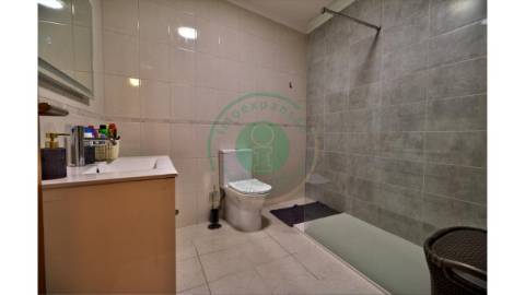 - Vende-se moradia T3 na Figueira da Foz, em zona...