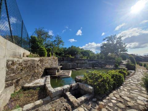 Casa em Pedra Reabilitada em Terreno de 10.000 m2