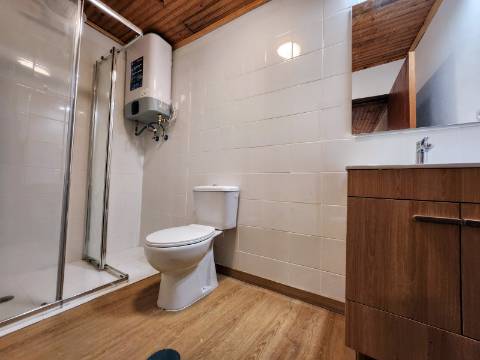 Imóveis Arrendados | Duas Moradias Geminadas e Terreno Adjacente