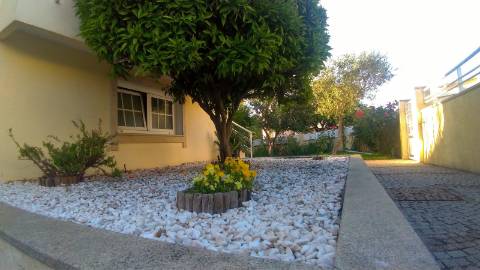 Moradia T4 com Logradouro e Jardim ao Intermarché de Vila Real